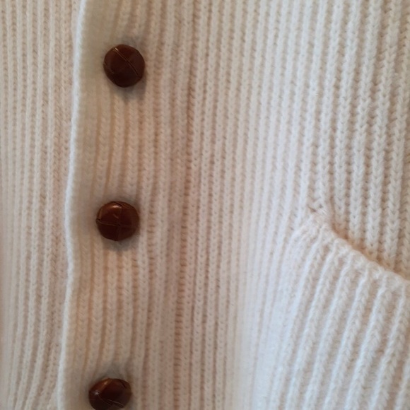 ISO this Belinda Robertson Cashmere Cardigan Made in Scotland - Picture 2 of 5